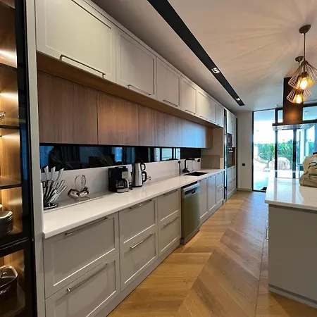 Βίλα 6-bedroom With Sauna & Pool Dosemealti